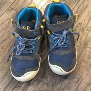 New Plae kids Hightop shoes size8